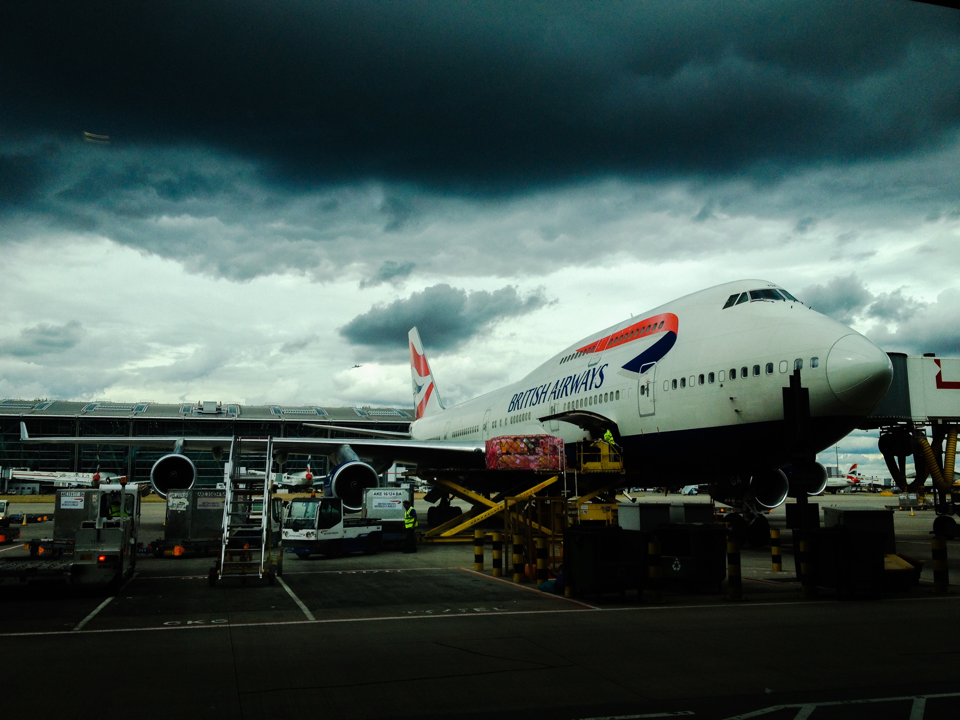 Cash or Miles? Everything You Need To Know About Booking Flights Using Mileage vs. Cash