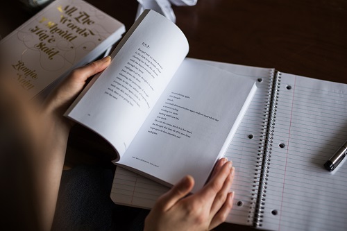 Top 10 Books For Travelling For Long Flights