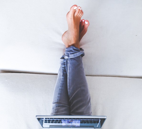 Travel Tips For Frozen Feet During Long Flights