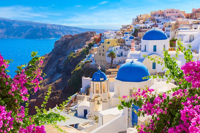 ¿Por qué ha aparecido una imitación de Santorini en el borde del desierto?