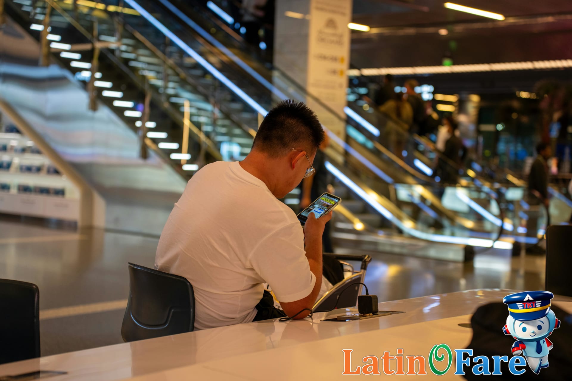 International Roaming, SIM Cards, and eSIMs: Stay Connected Abroad