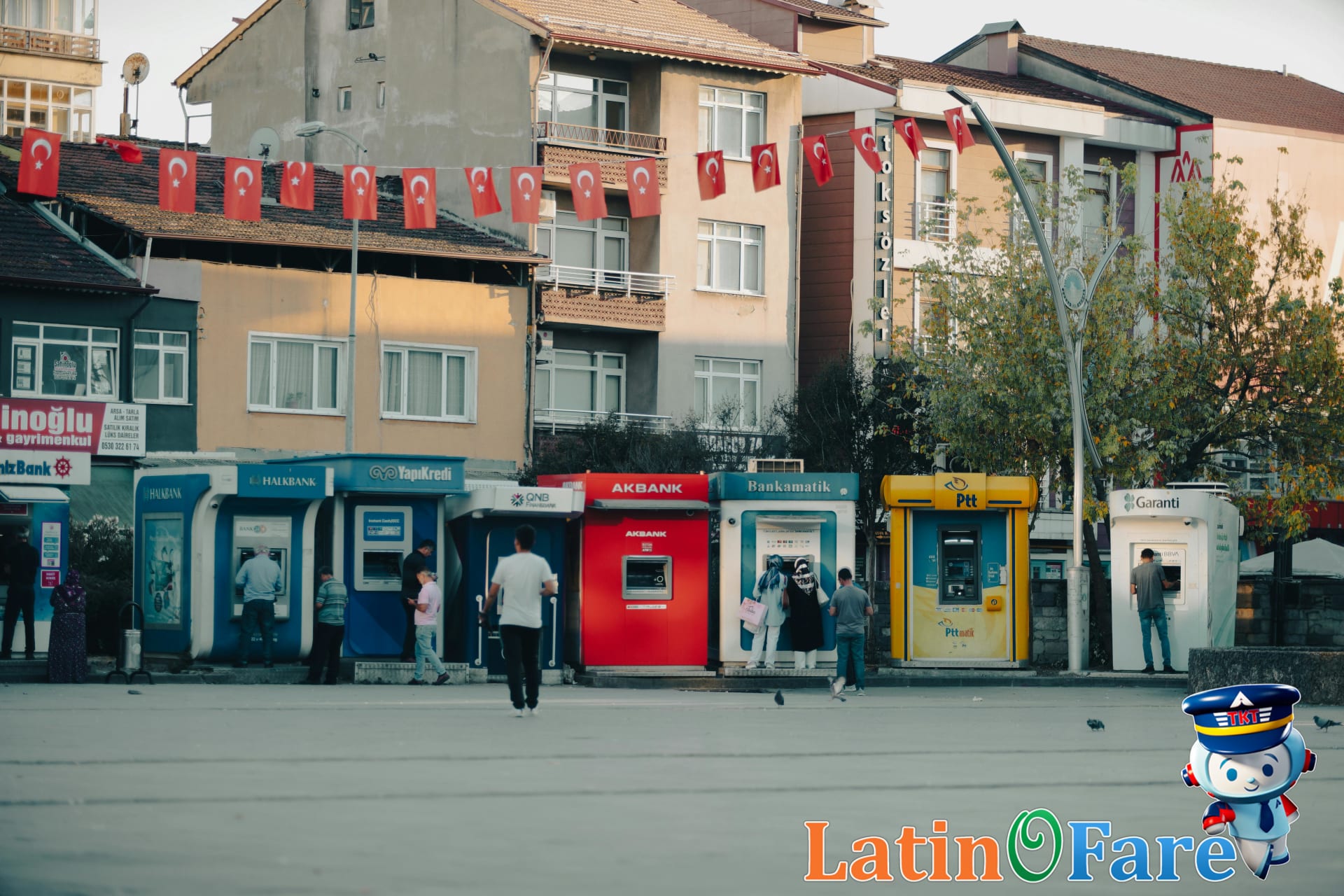Minimizing ATM Fees When Withdrawing Cash Abroad